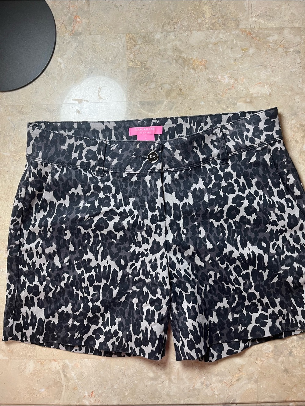 Isaac Mizrahi Black & White Leopard Print Women's Shorts